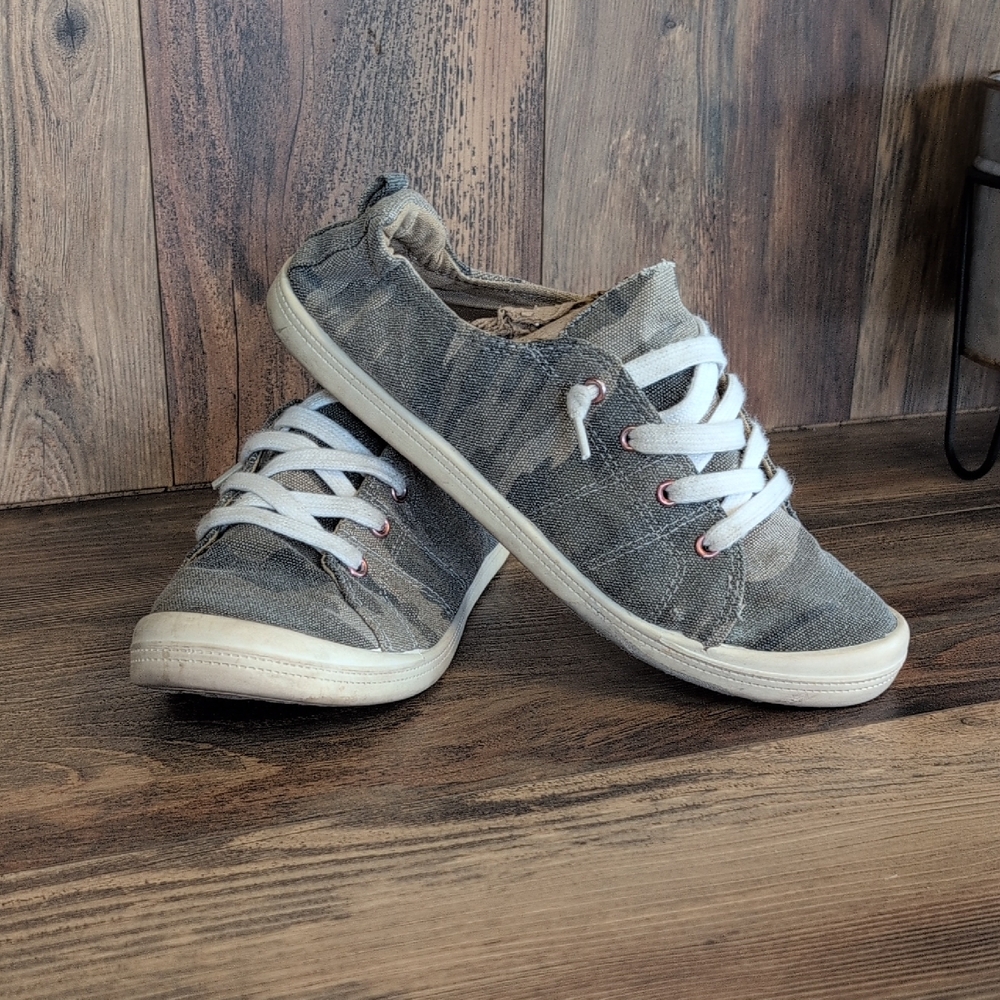 Maurices Casual Camouflage Canvas Lace Up Slip On Sneakers 9.5       C662